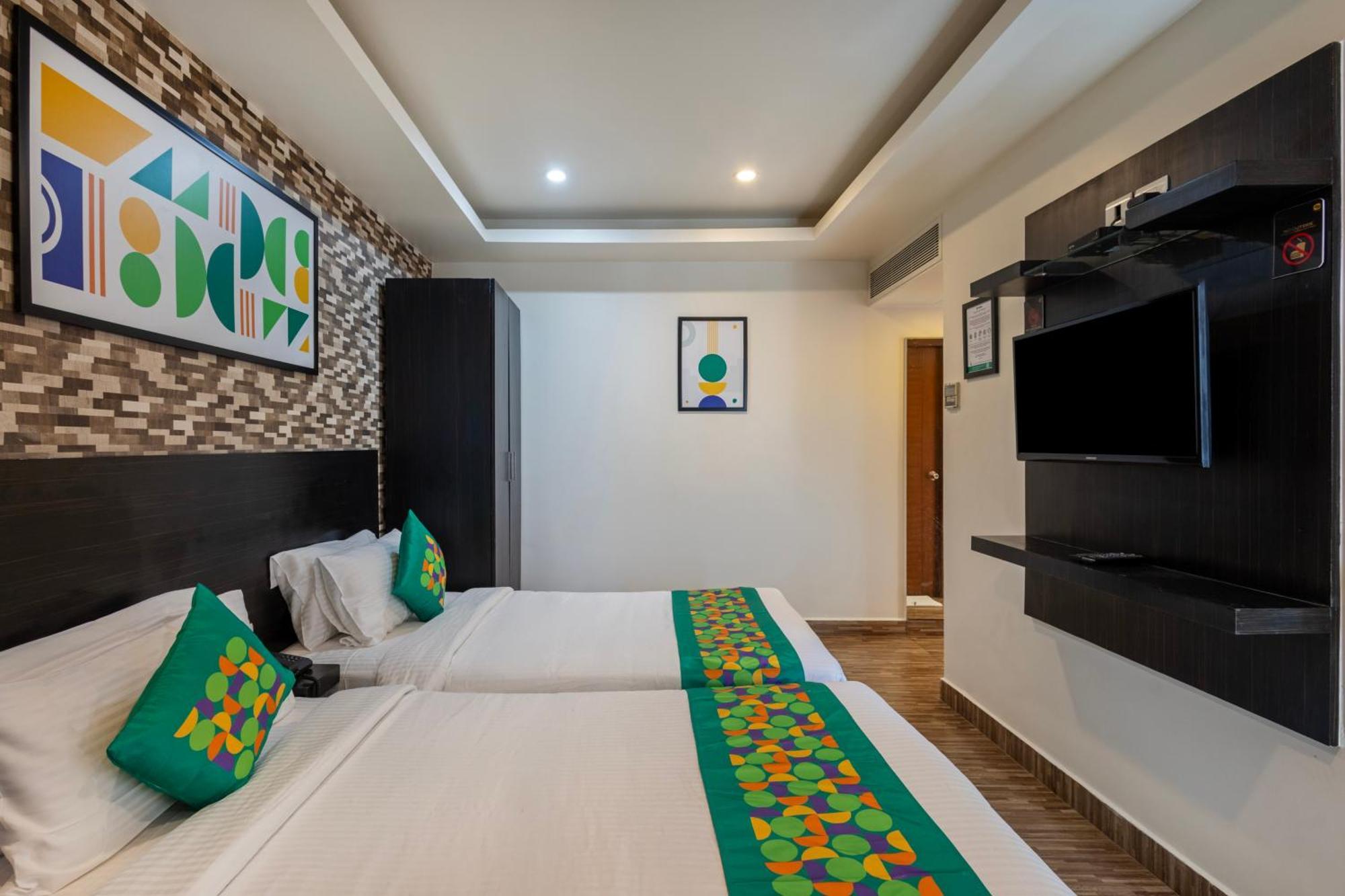 Treebo Premium Twin Star Hotel Madras Buitenkant foto