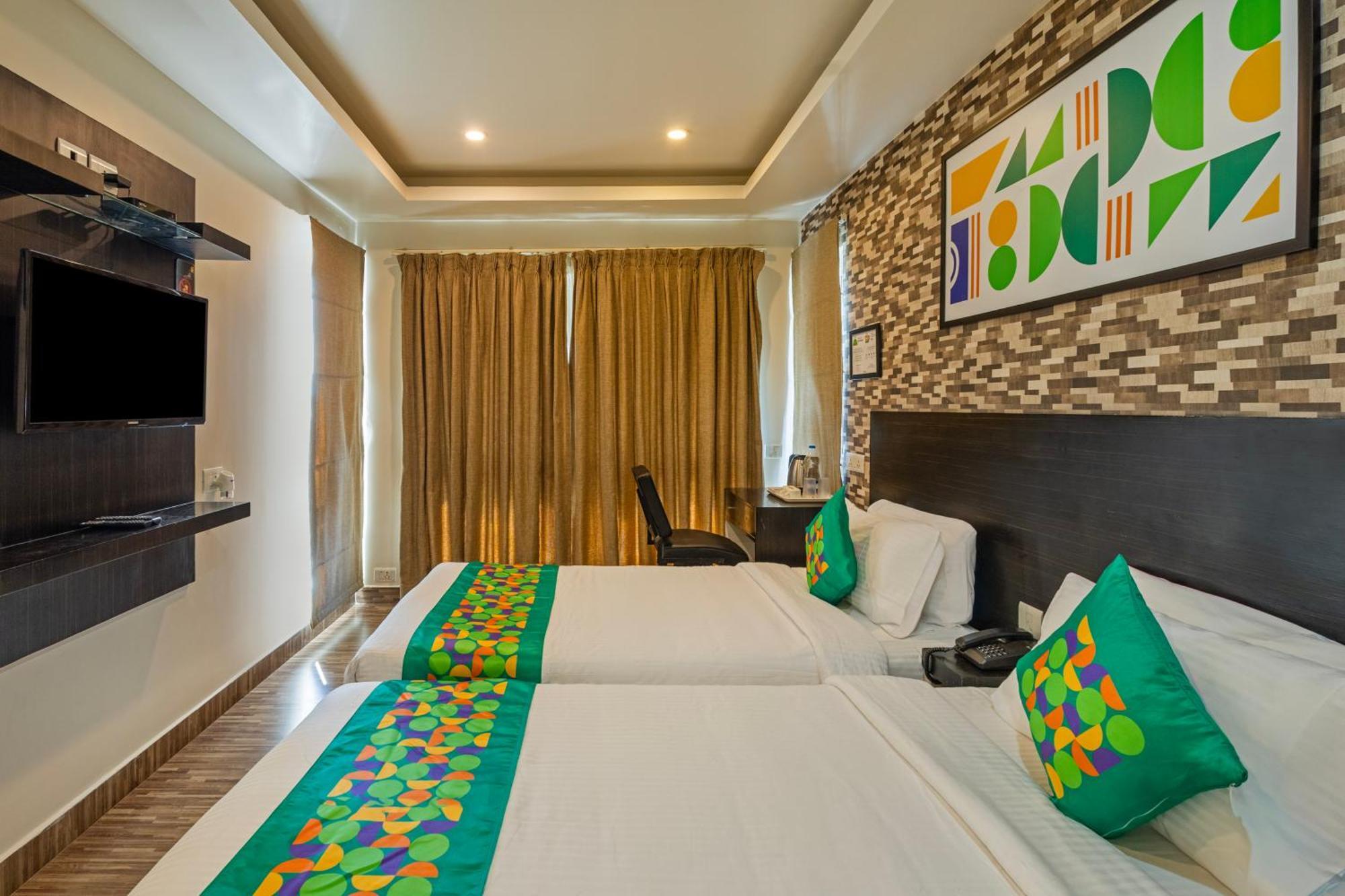 Treebo Premium Twin Star Hotel Madras Buitenkant foto