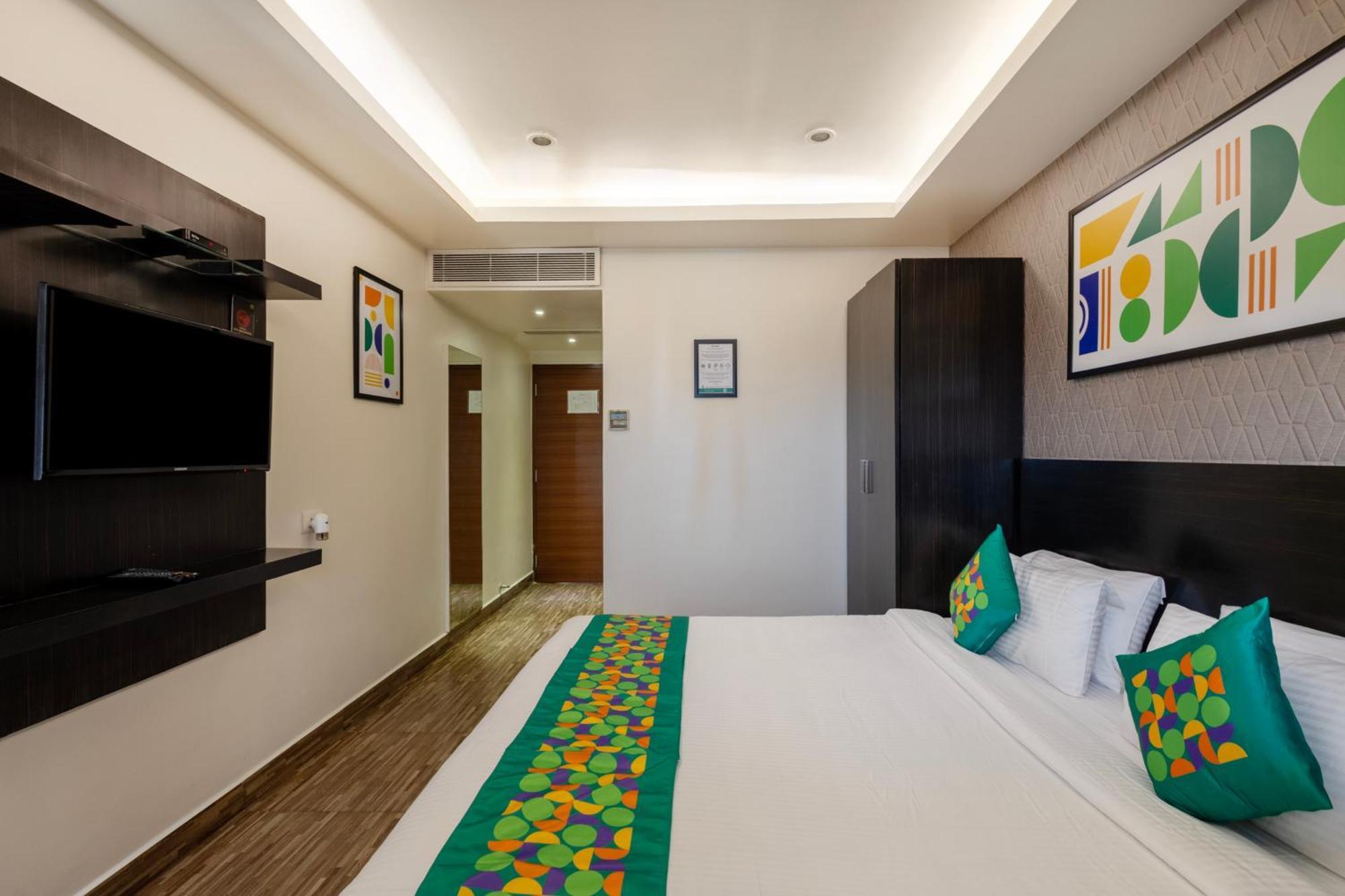 Treebo Premium Twin Star Hotel Madras Buitenkant foto