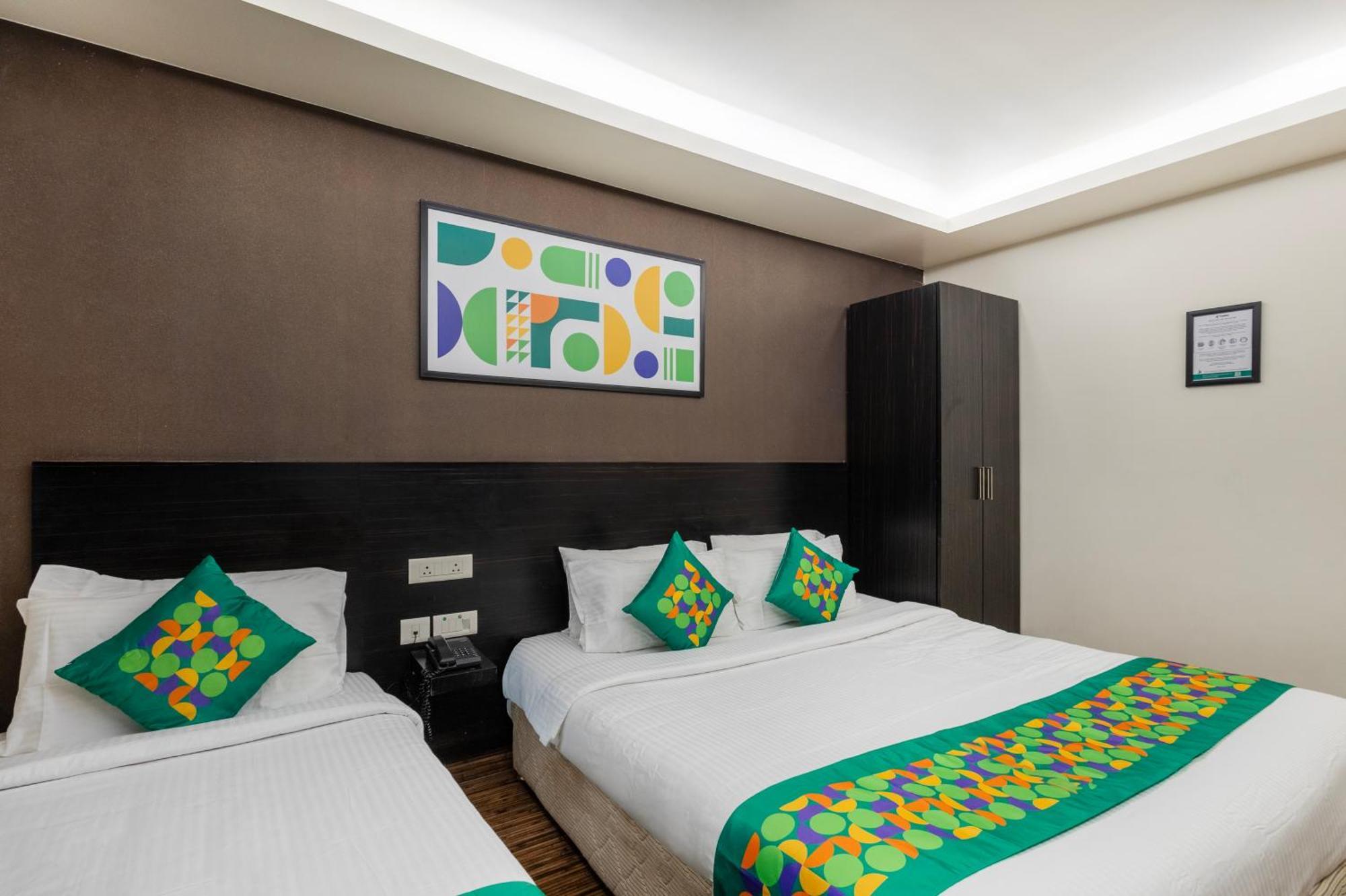 Treebo Premium Twin Star Hotel Madras Buitenkant foto