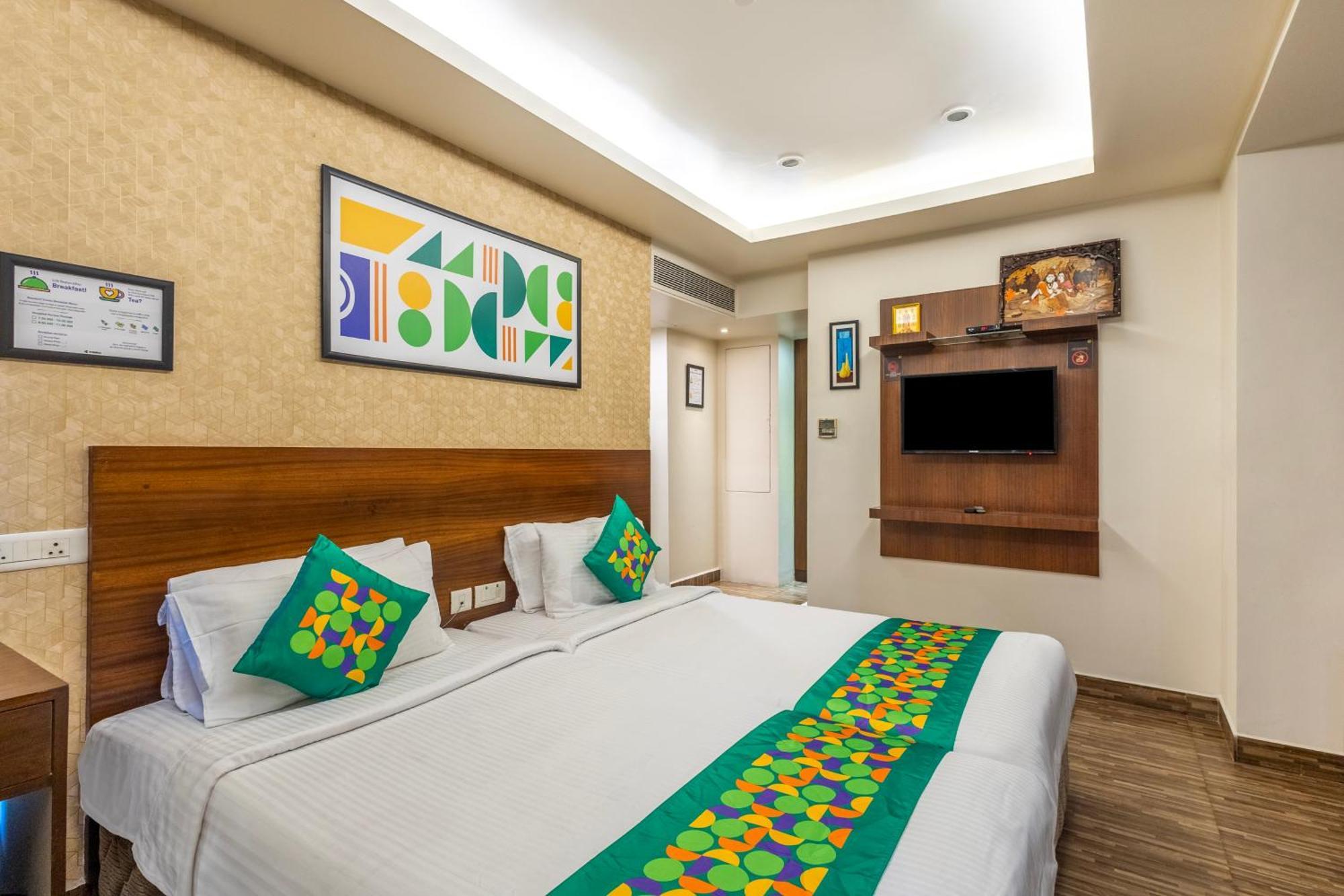Treebo Premium Twin Star Hotel Madras Buitenkant foto