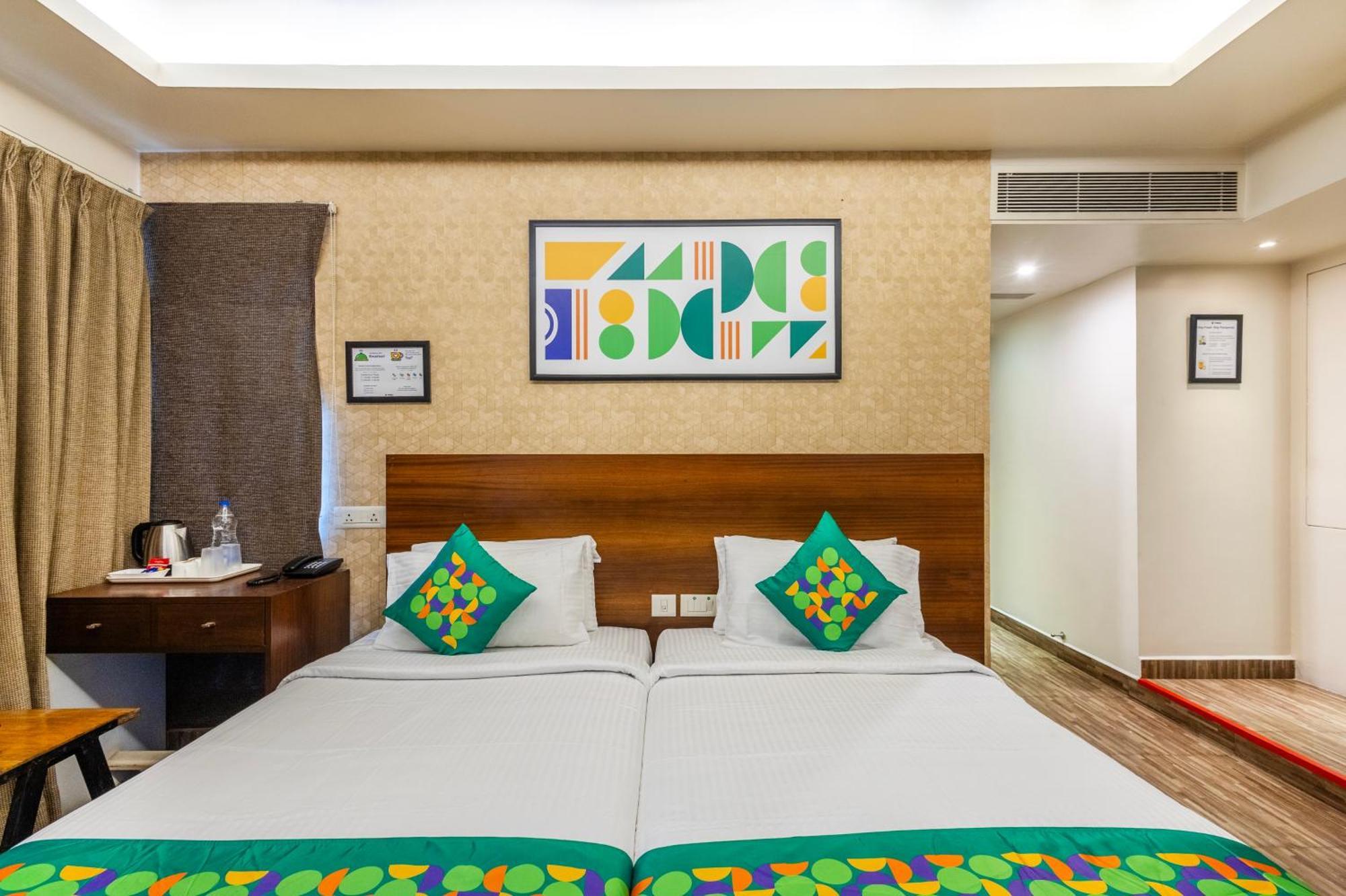 Treebo Premium Twin Star Hotel Madras Buitenkant foto